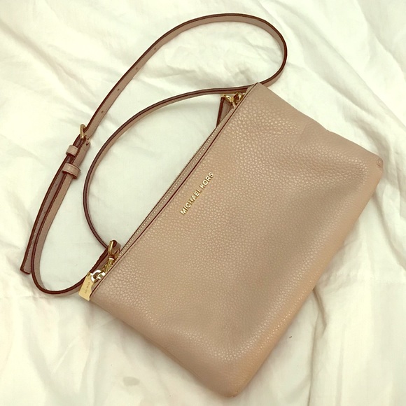 Michael Kors Handbags - Michael Kors pink crossbody purse